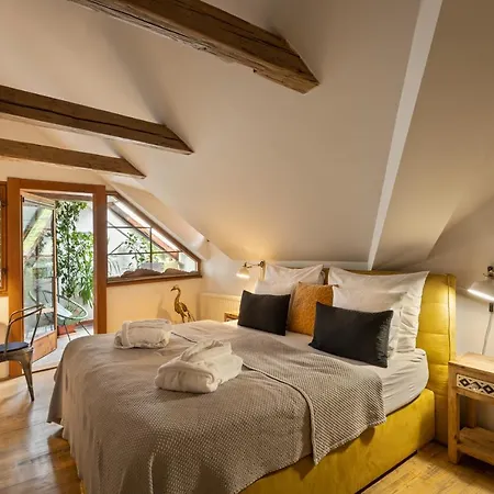 Bohemian Chic 2 Bedroom 2 Bathroom Loft With Hanging Chair Prague Exterior photo