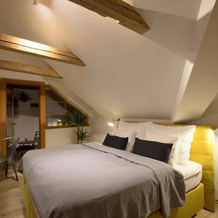 Bohemian Chic 2 Bedroom 2 Bathroom Loft With Hanging Chair Prague Exterior photo