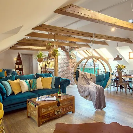 Bohemian Chic 2 Bedroom 2 Bathroom Loft With Hanging Chair Prague Exterior photo