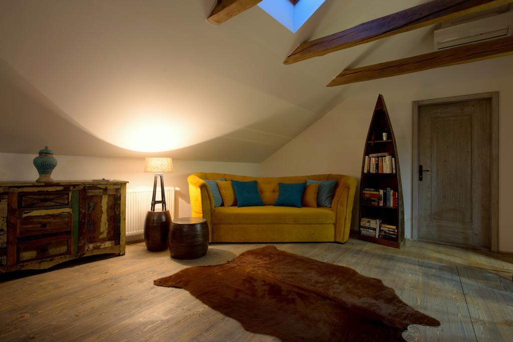 Bohemian Chic 2 Bedroom 2 Bathroom Loft With Hanging Chair Prague